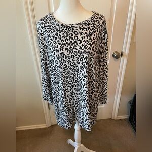 Ali Miles Black and White Leopard Print Top